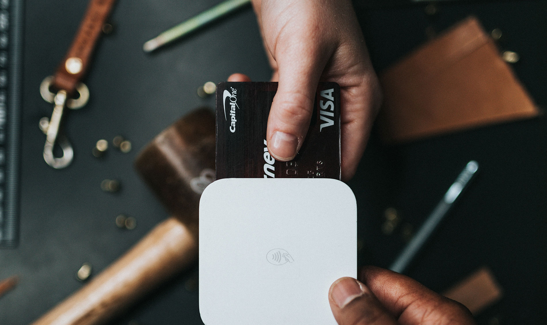 Dachówki fotowoltaiczne – czy to przyszłość fotowoltaiki dla Twojego domu?